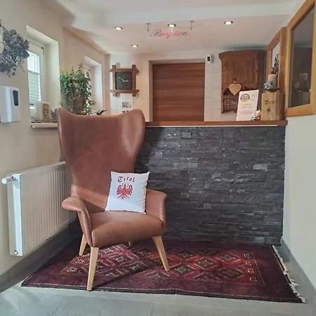 ゲストハウス Haus Tirol リート・イム・オーバーインタール