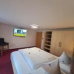 Haus Tirol Πανσιόν 4*